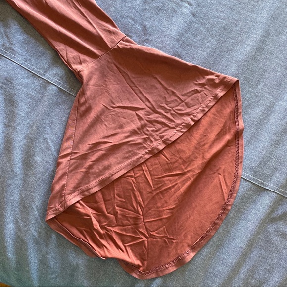 Style rack asymmetric bell sleeve top - Picture 5 of 9